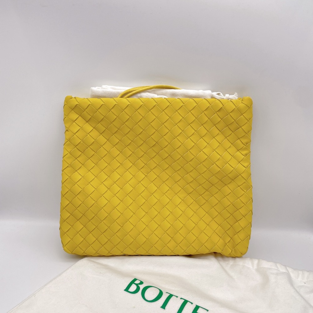 BOTTEGA VENETA Intrecciato Pouch